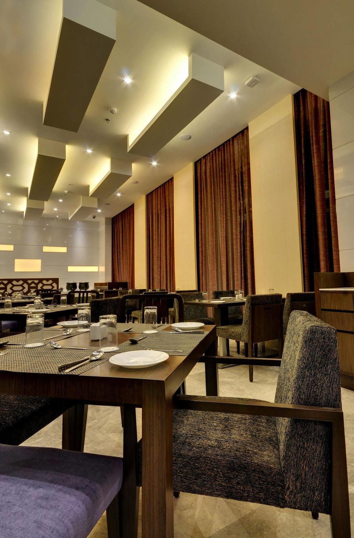 Hotel Platinum Rajkot Exterior foto