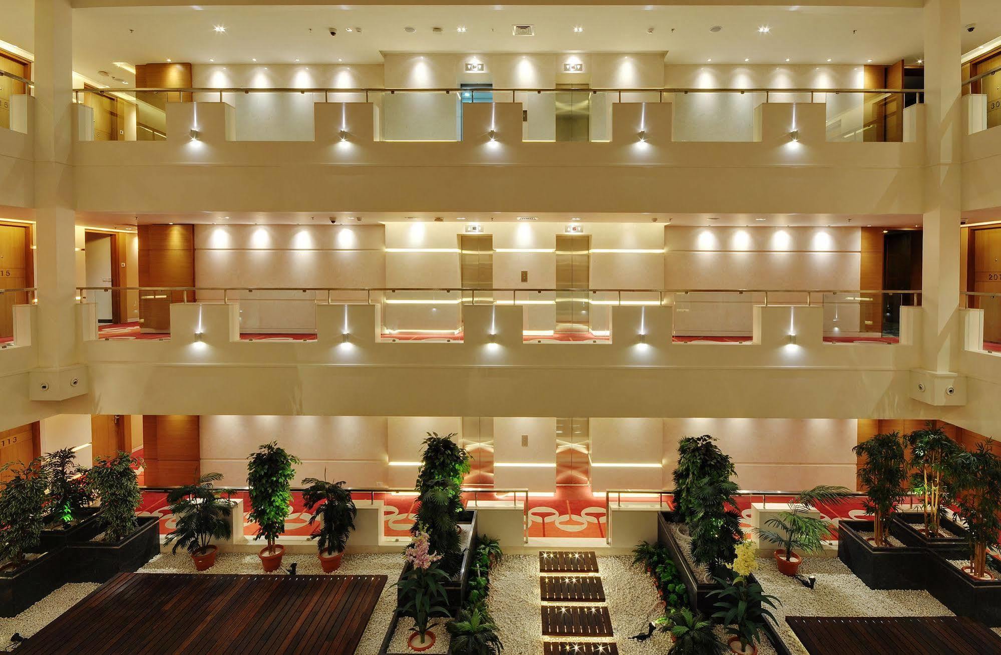 Hotel Platinum Rajkot Exterior foto