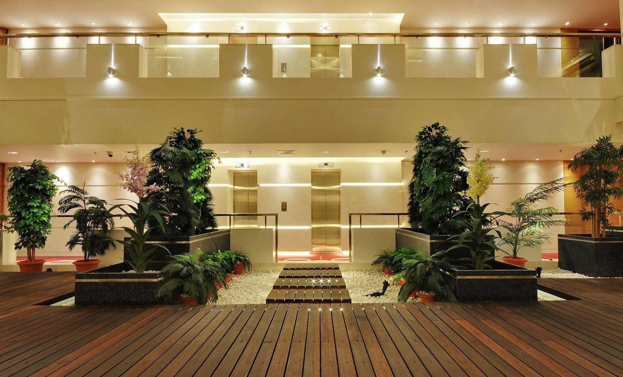 Hotel Platinum Rajkot Exterior foto