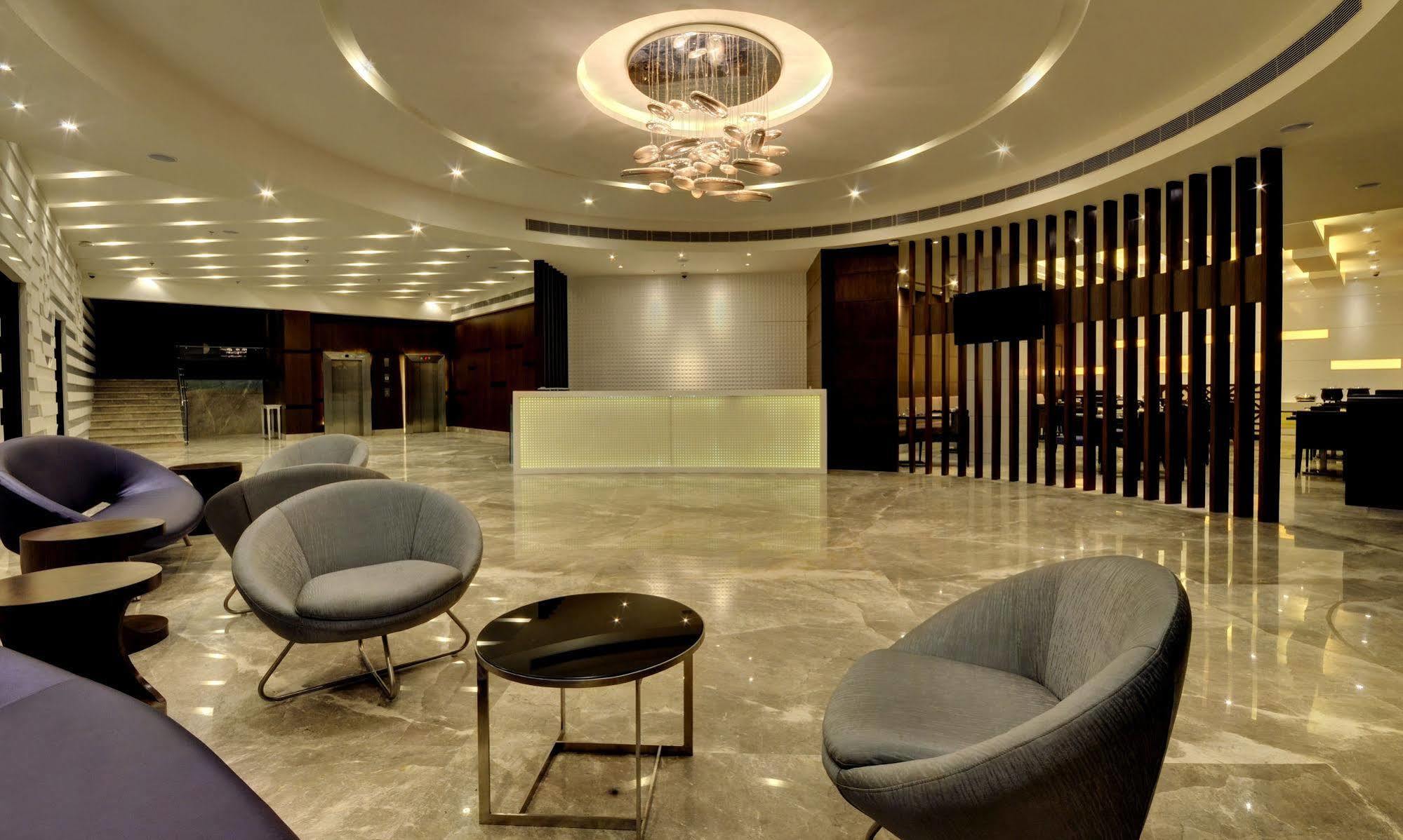 Hotel Platinum Rajkot Exterior foto